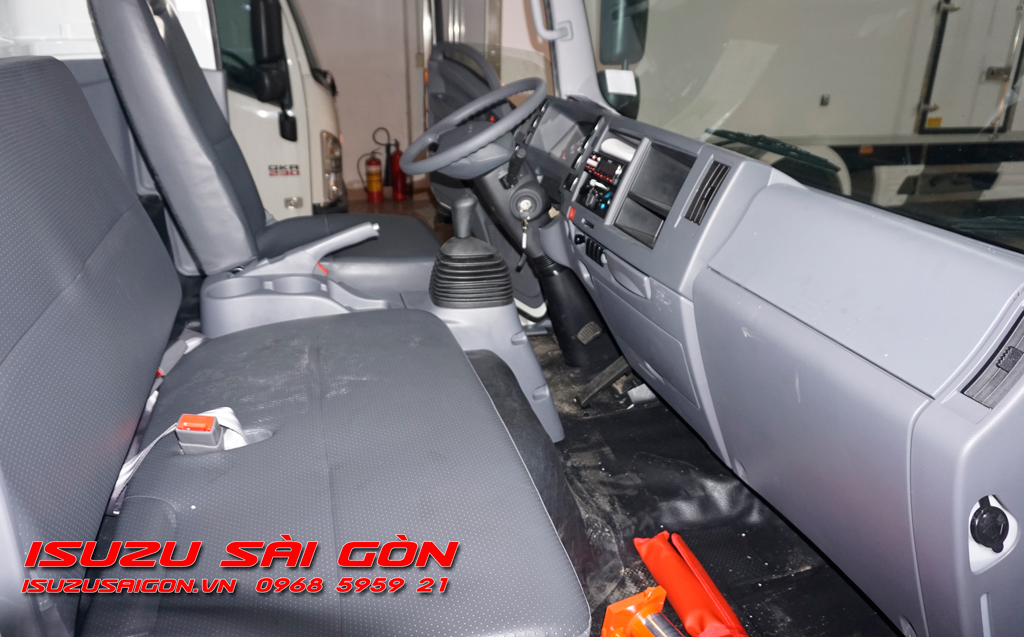 Xe Tải Isuzu 3T5 Tấn Thùng Kín NPR400 8